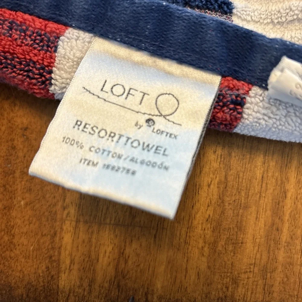 LOFT by Loftex Red White & Blue‎ Stripe Flag Beach Towel 32x64